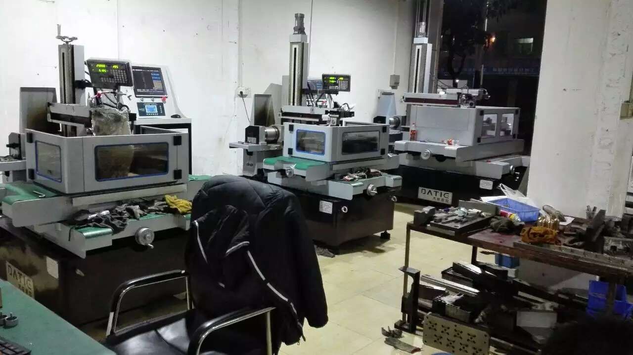 電火花線(xiàn)切割機床切割工件前準備