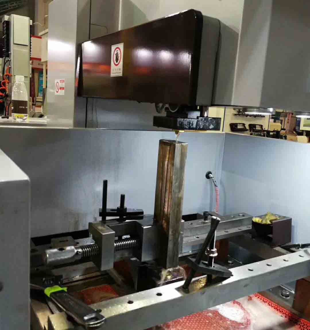 廣東大鐵東莞模具制造機械展現場(chǎng)300高修刀