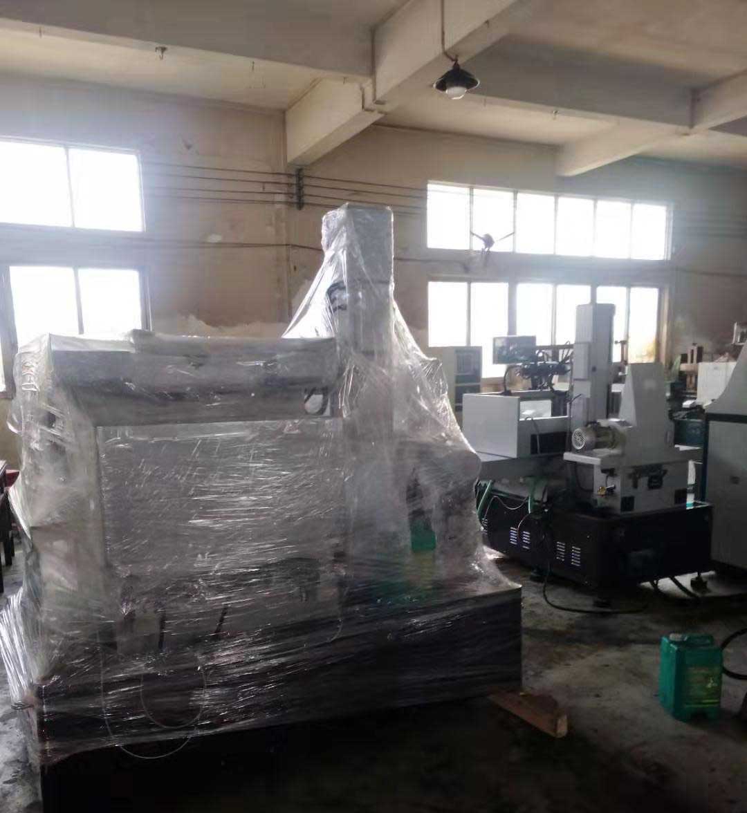 佛山（譽(yù)興模具）極速中走絲實(shí)地客戶(hù)卸貨照片